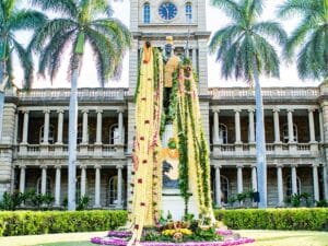 Statue of King Kamehameha with flower leis, hateii hawiia hawaii. hawaiii hawiaii hwaii hawaai hawall hawii hawwai hawwaii hawwii hiwaii haiwaii hawia hawwi